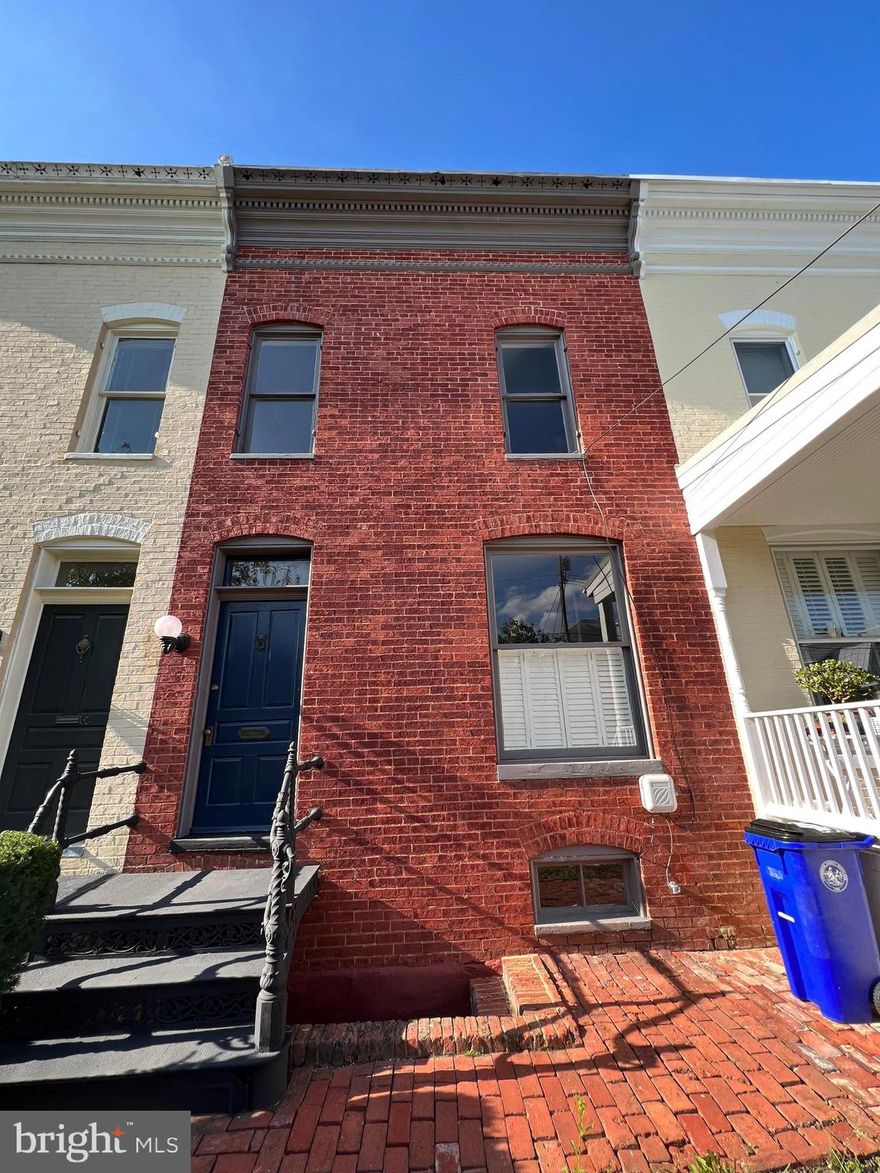 Completely and tastefully remodeled, cared for row house in downtown Frederick on quiet mature street just off market street within close walking distance to restaurants and shops.