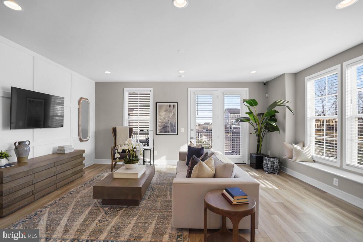 ROBINSON MANOR - Residential