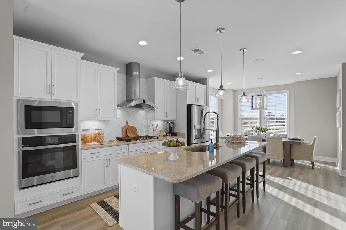 ROBINSON MANOR - Residential