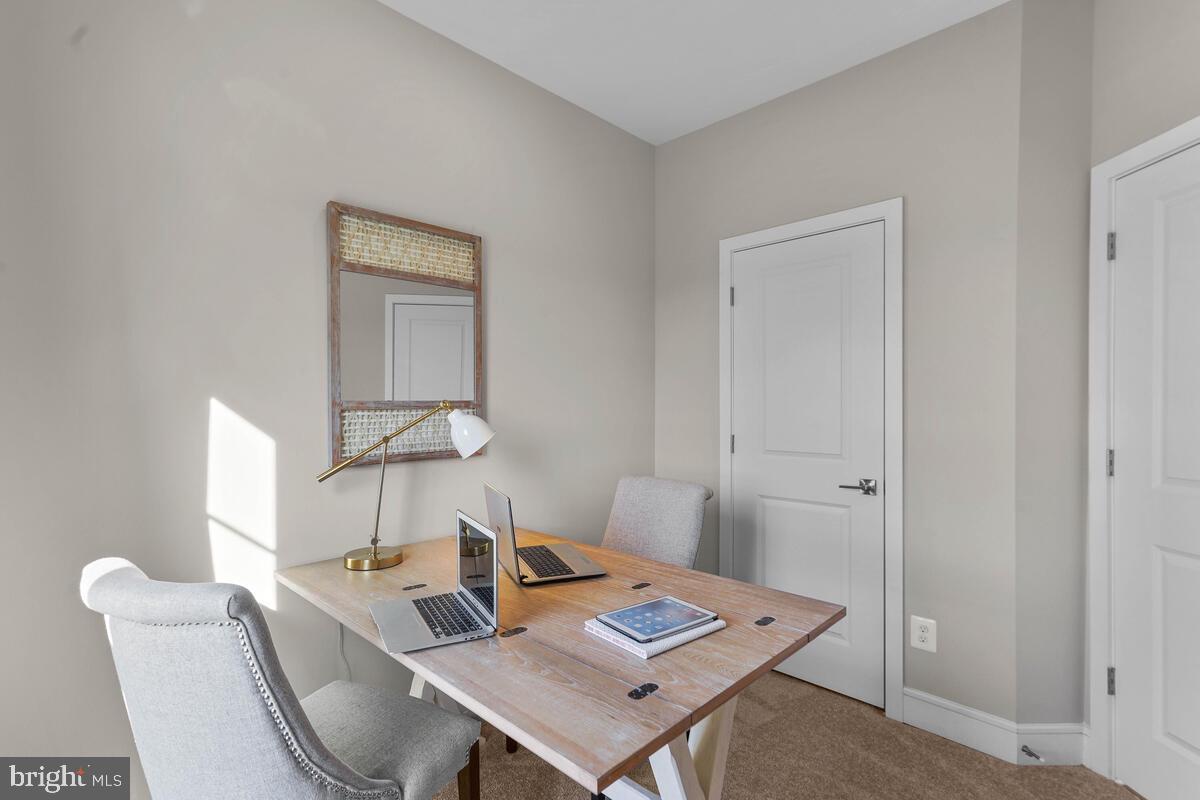 ROBINSON MANOR - Residential