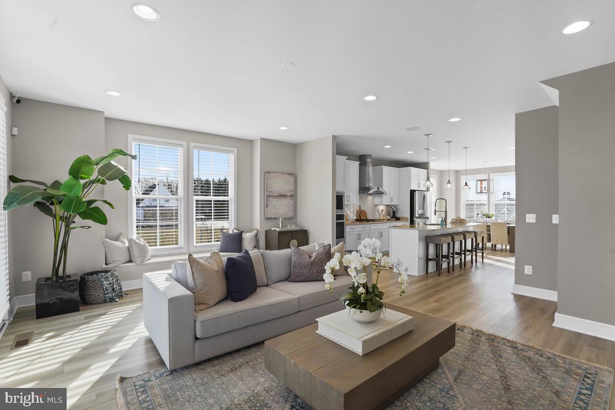 ROBINSON MANOR - Residential