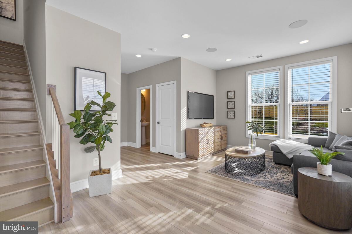 ROBINSON MANOR - Residential