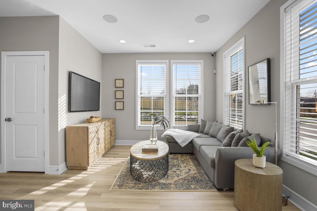 ROBINSON MANOR - Residential