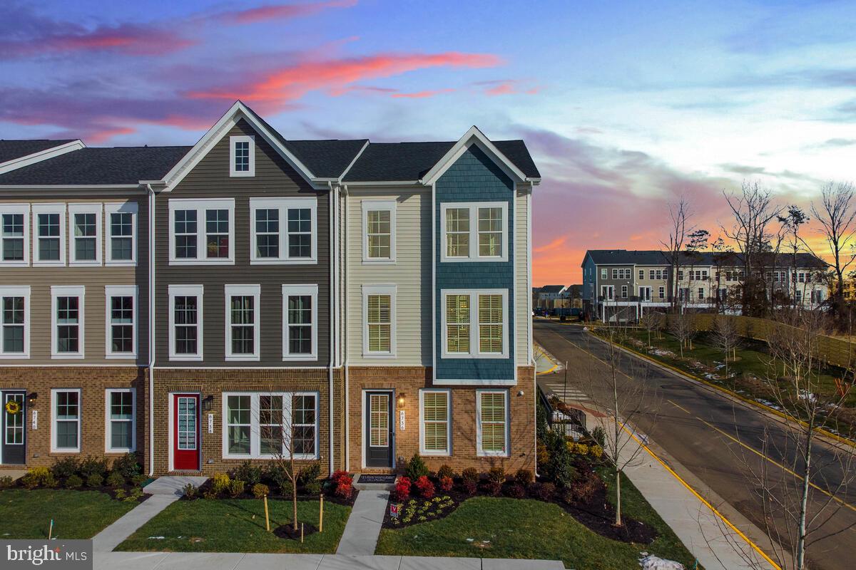 ROBINSON MANOR - Residential