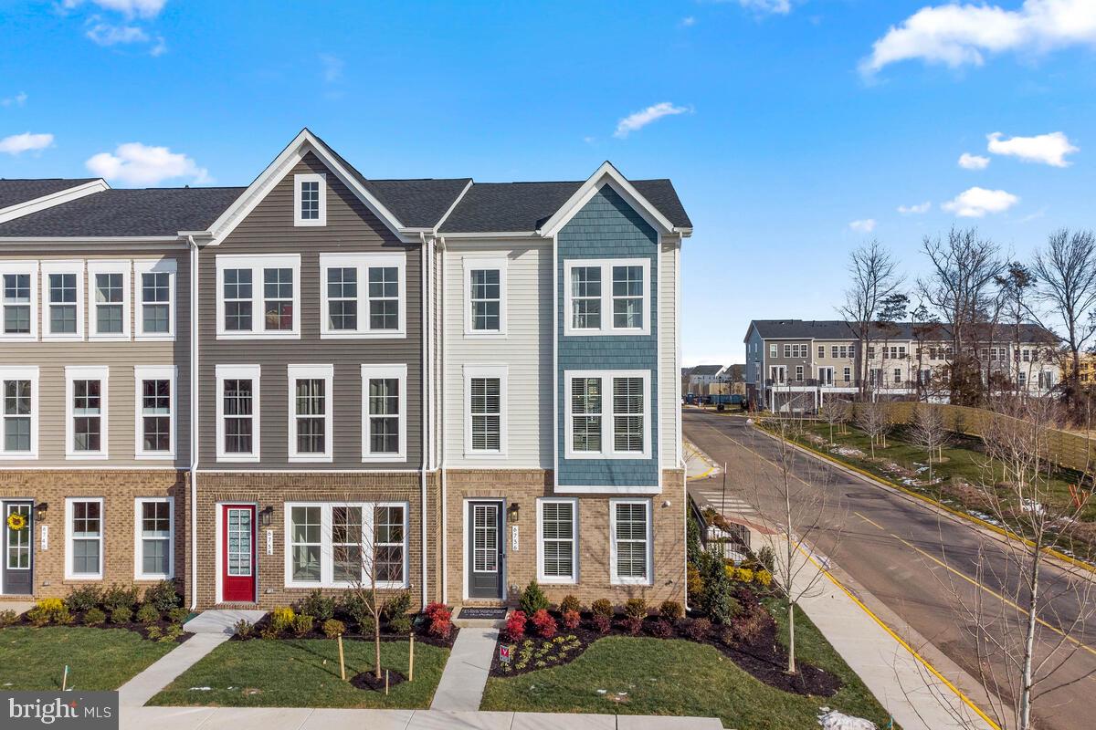 ROBINSON MANOR - Residential