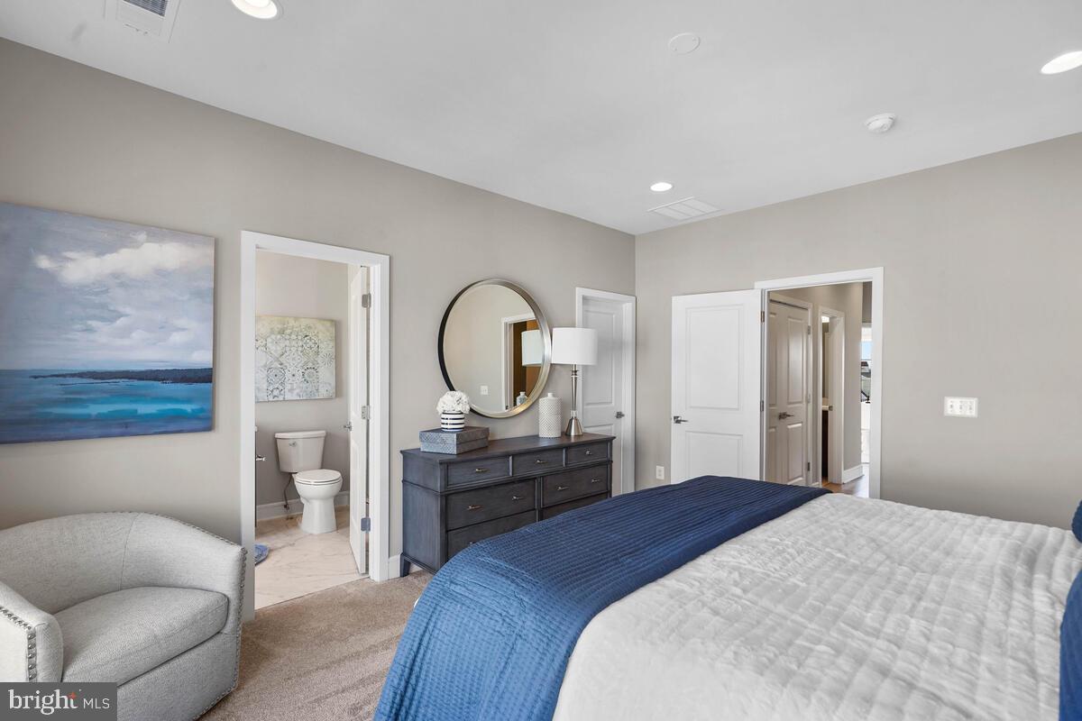 ROBINSON MANOR - Residential