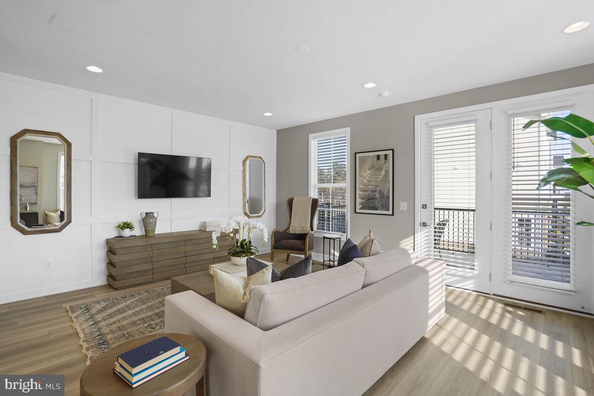 ROBINSON MANOR - Residential