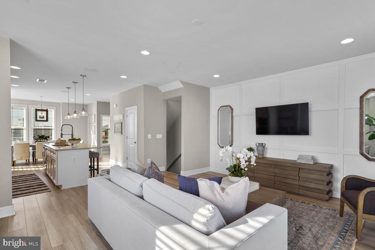 ROBINSON MANOR - Residential