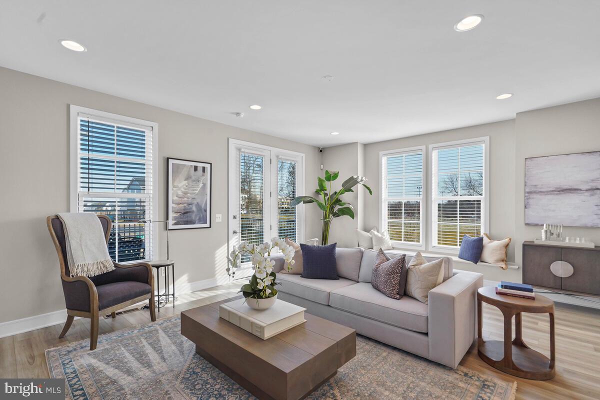 ROBINSON MANOR - Residential