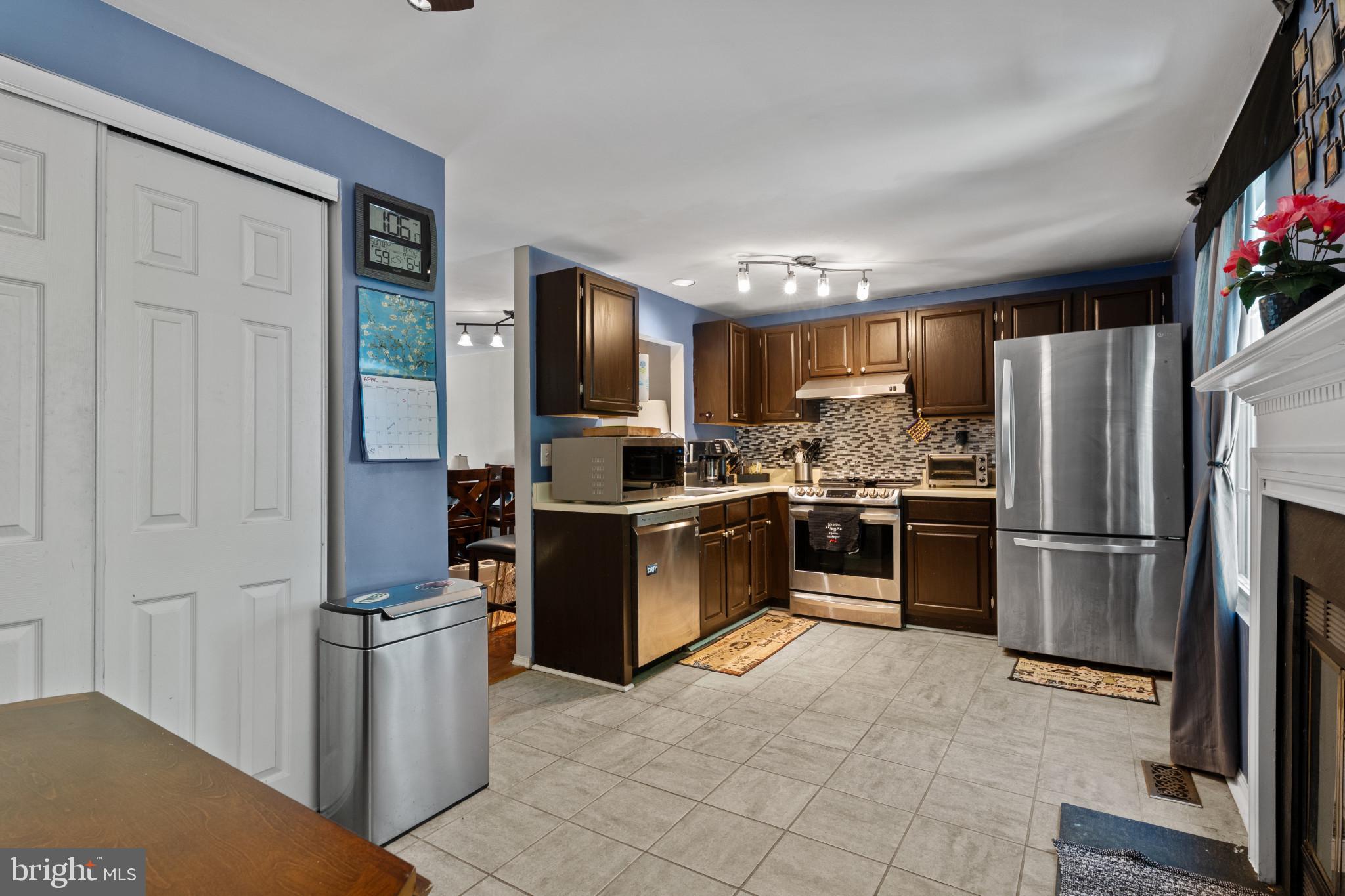 GUNNERS LAKE VILLAGE - Residential