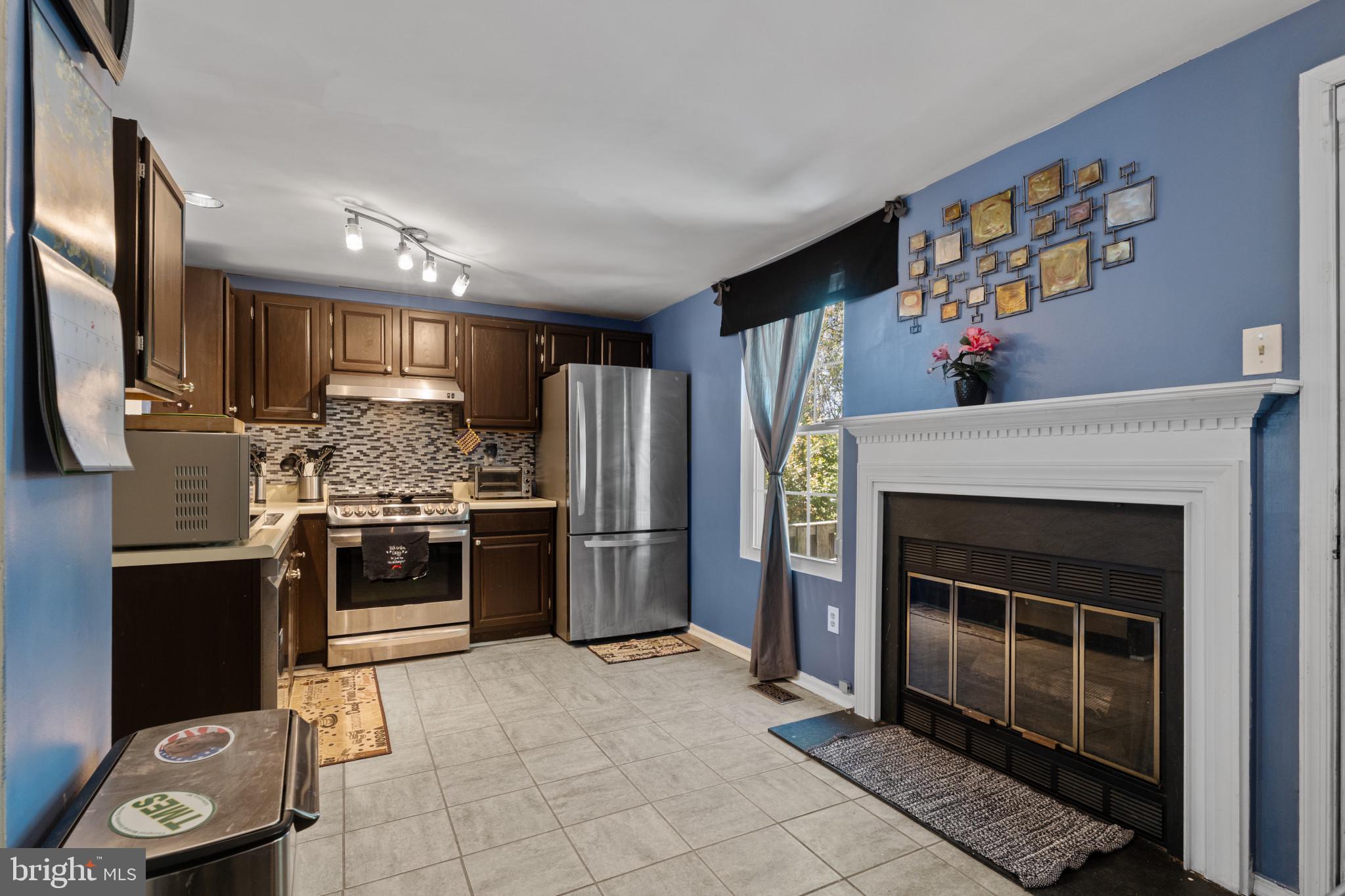 GUNNERS LAKE VILLAGE - Residential