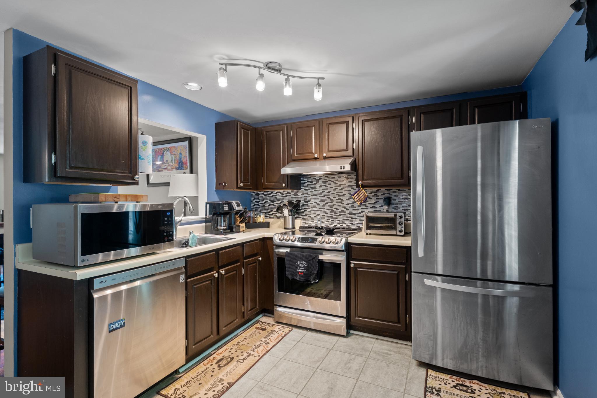 GUNNERS LAKE VILLAGE - Residential