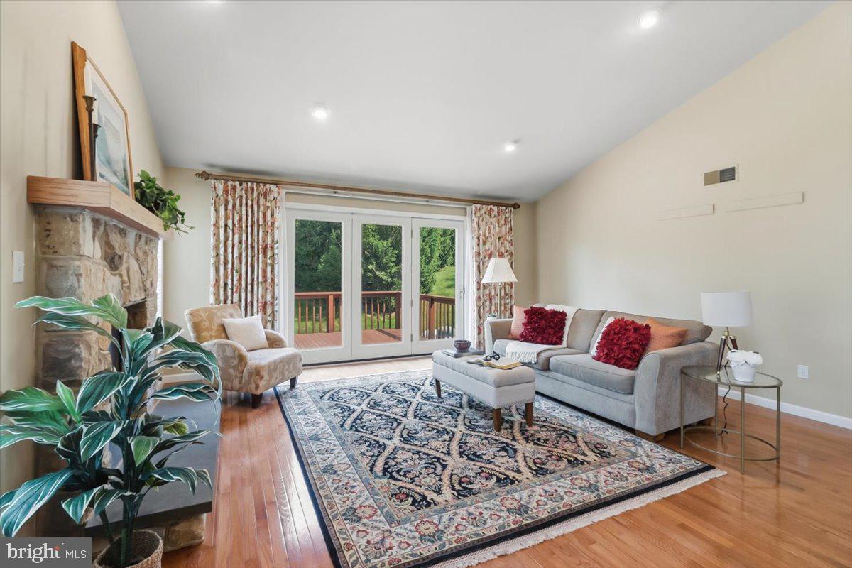 6 PARKSIDE DRIVE