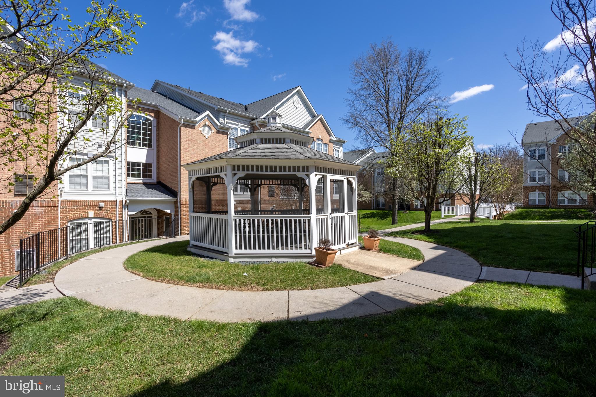 KINGS CROSSING POINT - Residential