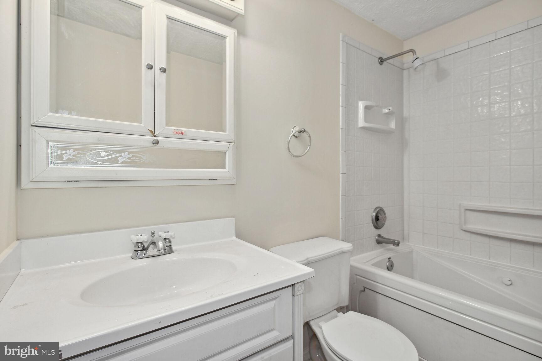 UPTON VILLAGE NORTH - Residential Lease