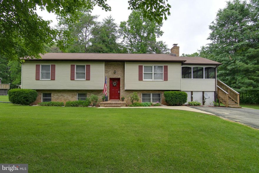 A Must See! Beautiful  4 Bedroom 2292 sq ft. Home on a Corner Lot. Gorgeous Screened in Porch overlooks Large Flat Backyard with Patio, shed and Hot Tub. Beautiful Kitchen w/ 42" Maple Cabinets, Granite Countertops &Island. Large rec Room w/ fireplace. Office/5th br. Recent upgrades Kitchen, Baths, Roof, HVAC &Water Heater. Circular Driveway to park an RV or Boat. Close to I-95 &Quantico. NO HOA