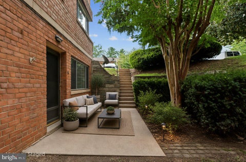 Photo of 5003 Sentinel Drive #21, BETHESDA, MD 20816 (MLS # MDMC2253832)