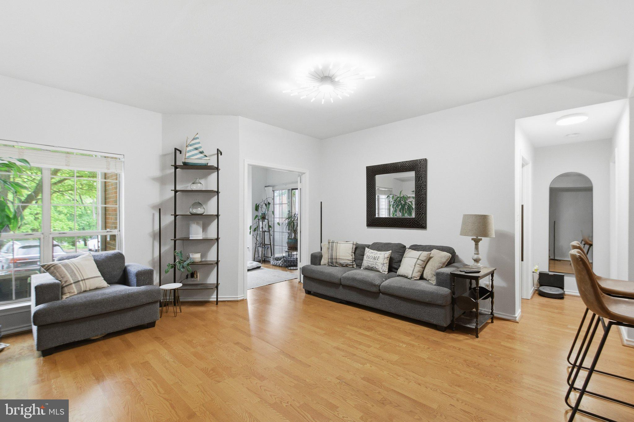 PENDERBROOK SQUARE CONDOMINIUMS - Residential