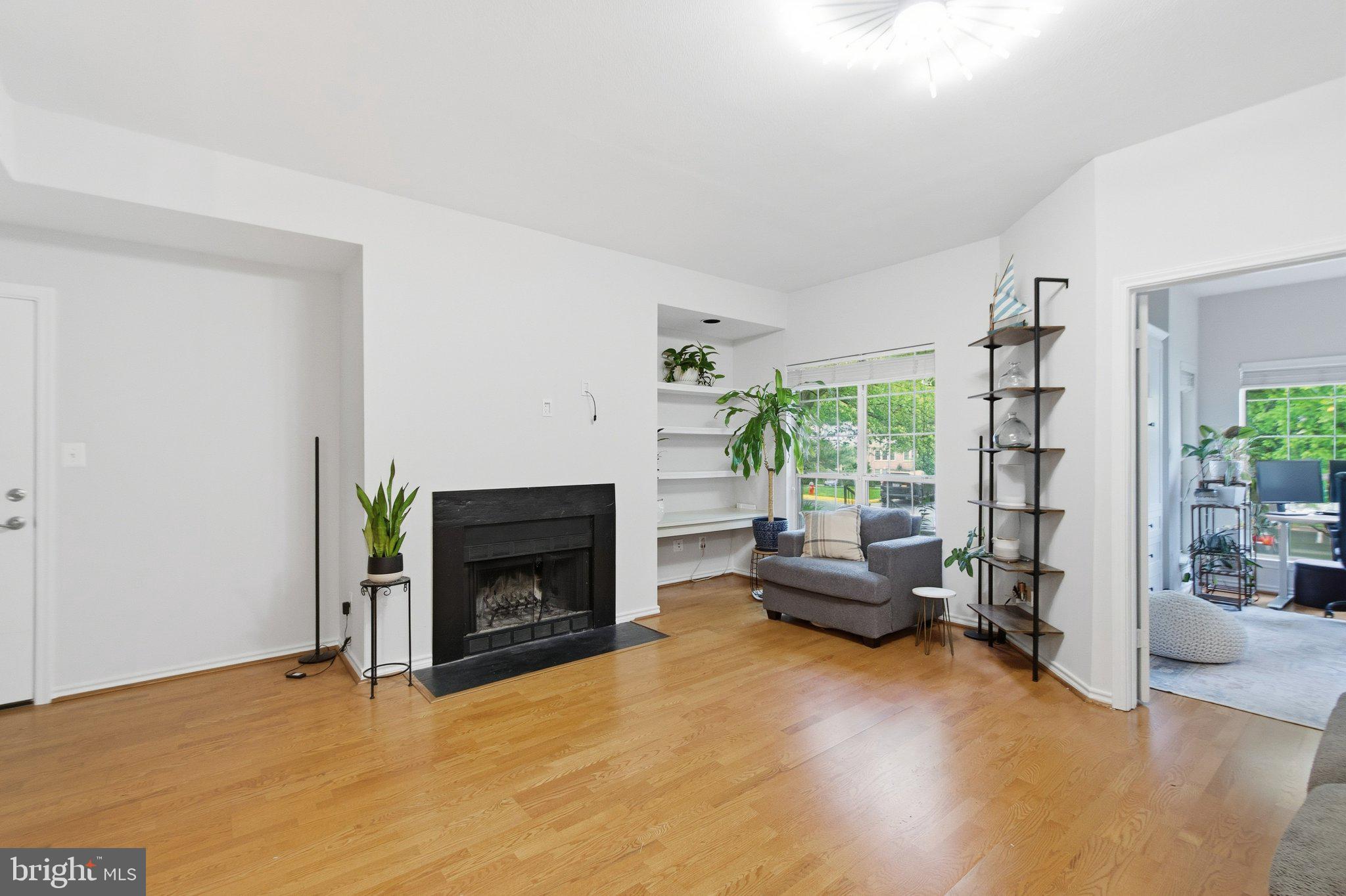 PENDERBROOK SQUARE CONDOMINIUMS - Residential