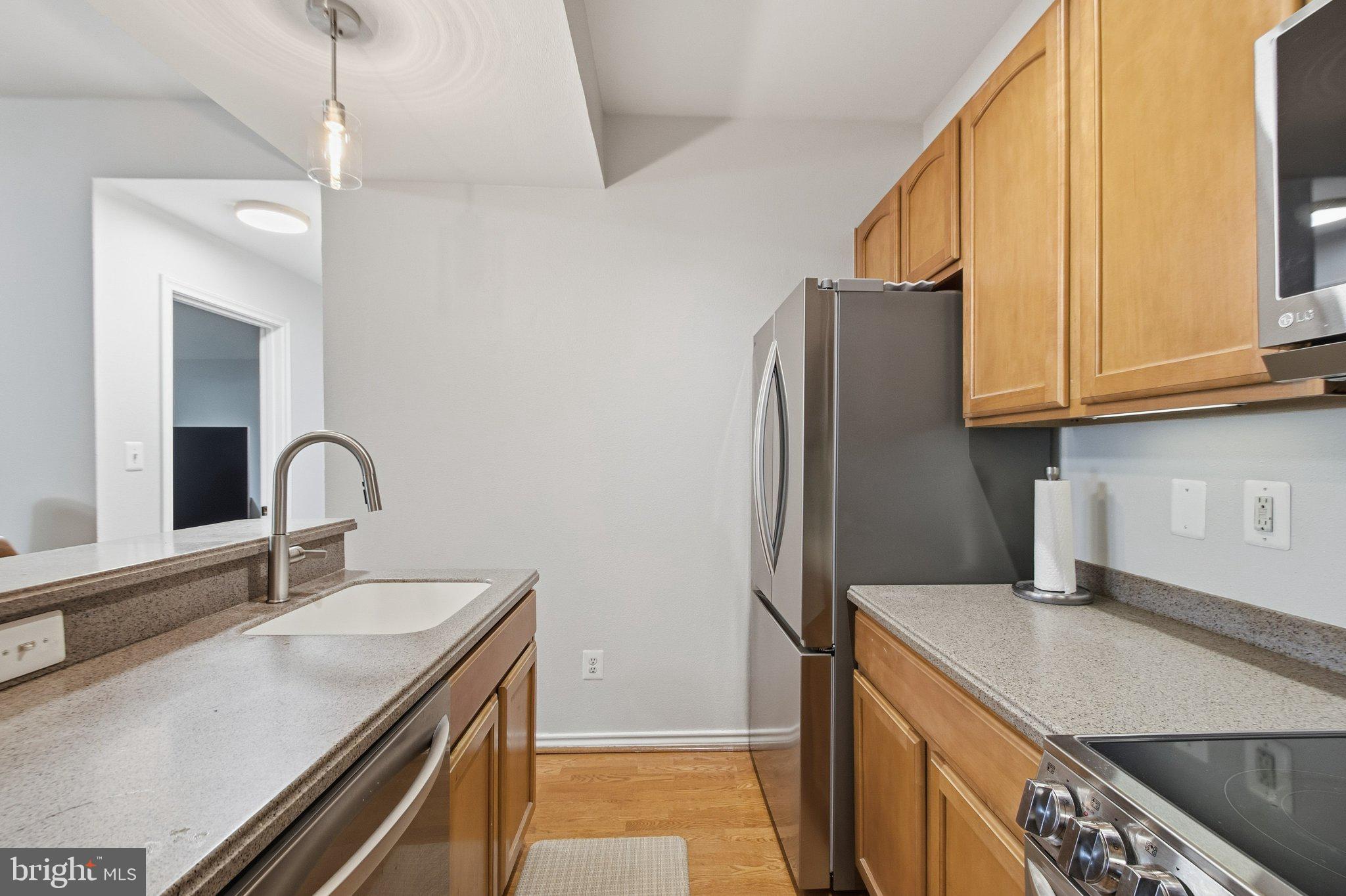 PENDERBROOK SQUARE CONDOMINIUMS - Residential