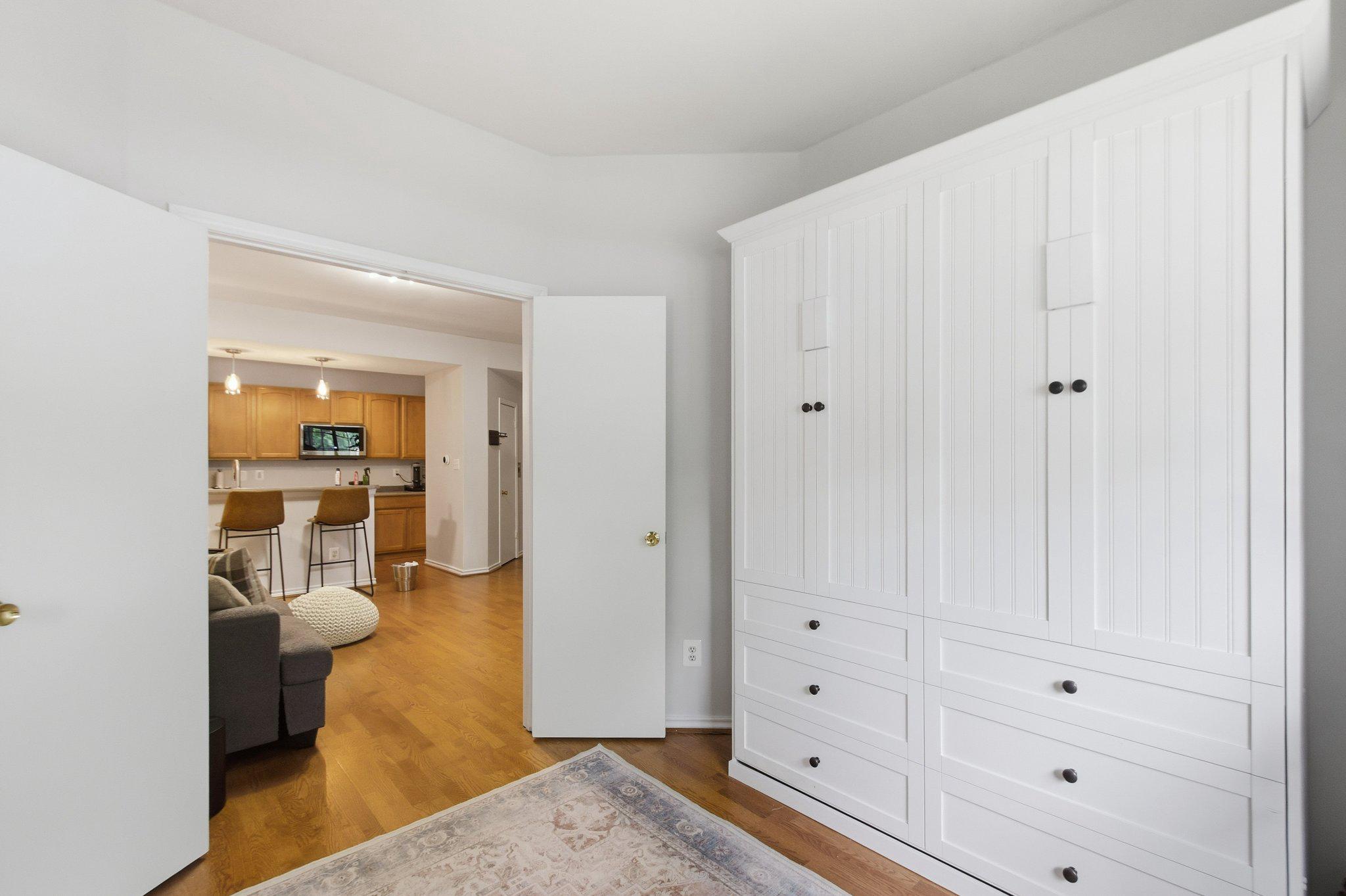 PENDERBROOK SQUARE CONDOMINIUMS - Residential