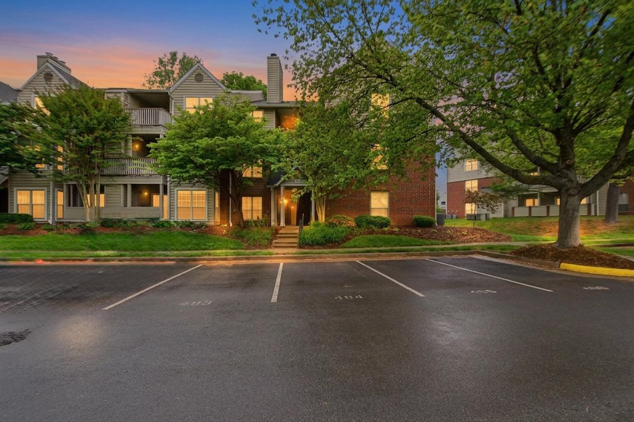 PENDERBROOK SQUARE CONDOMINIUMS - Residential