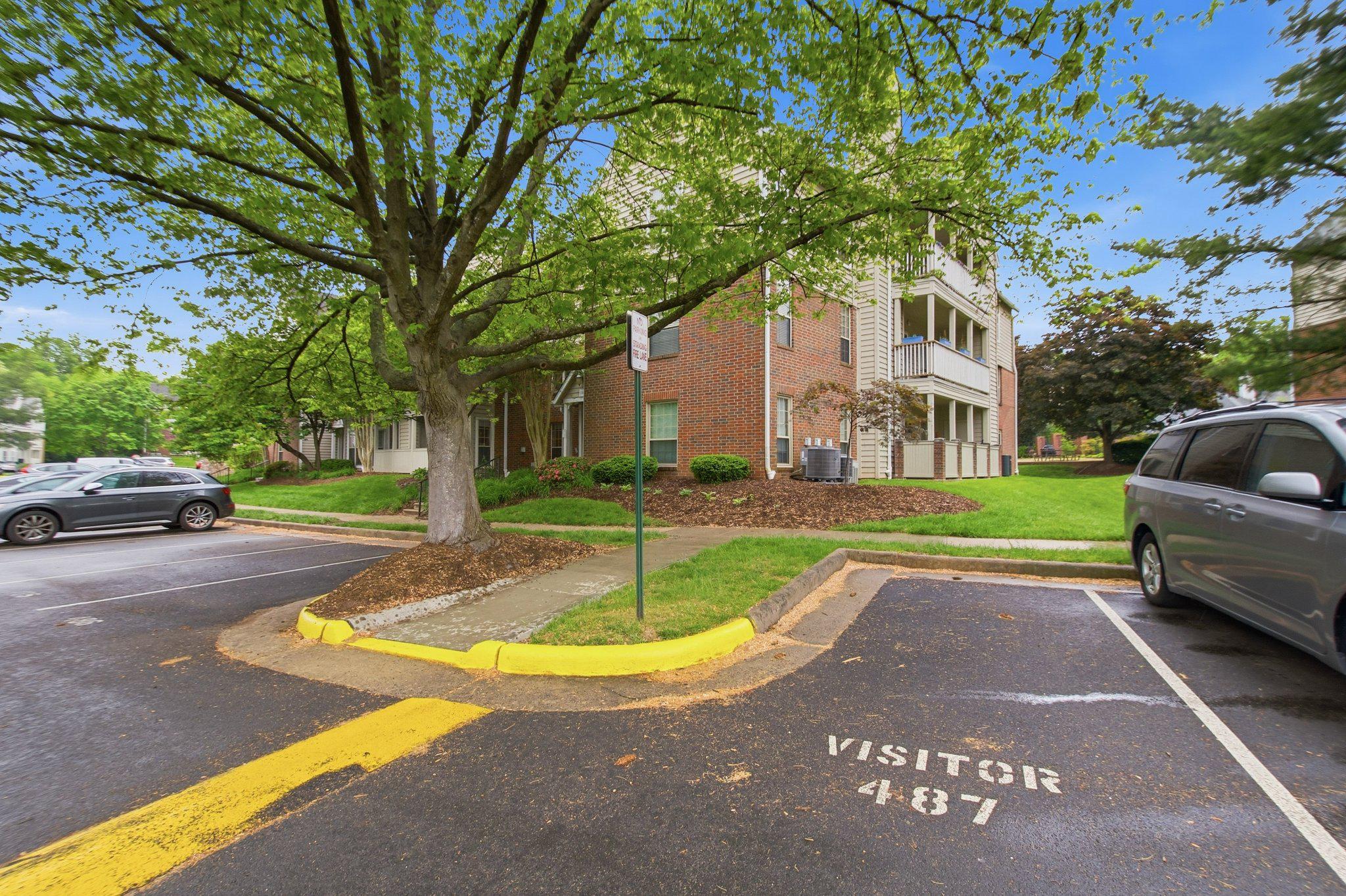 PENDERBROOK SQUARE CONDOMINIUMS - Residential