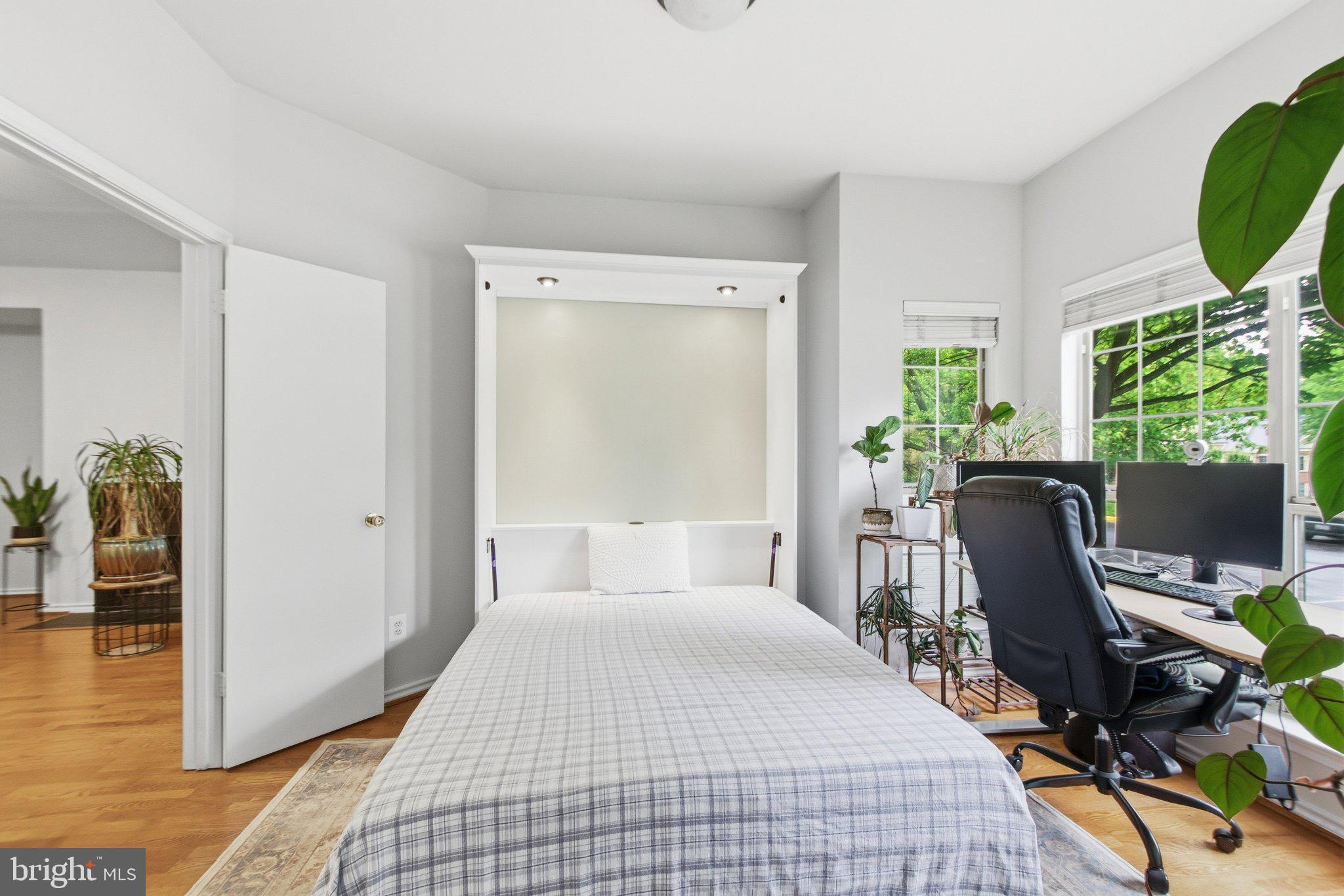 PENDERBROOK SQUARE CONDOMINIUMS - Residential
