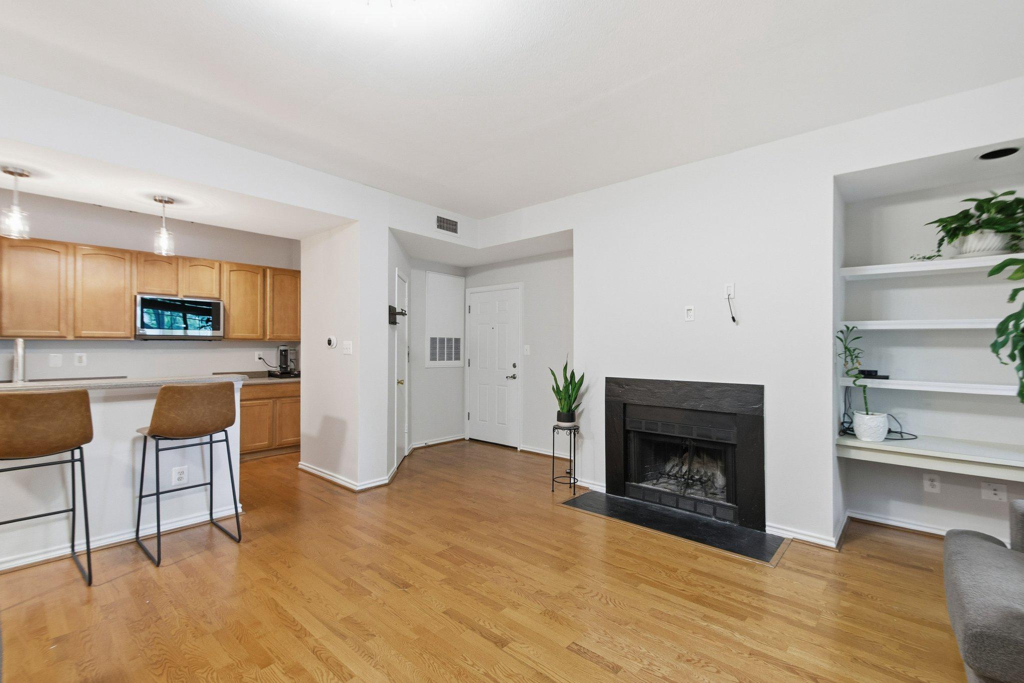 PENDERBROOK SQUARE CONDOMINIUMS - Residential