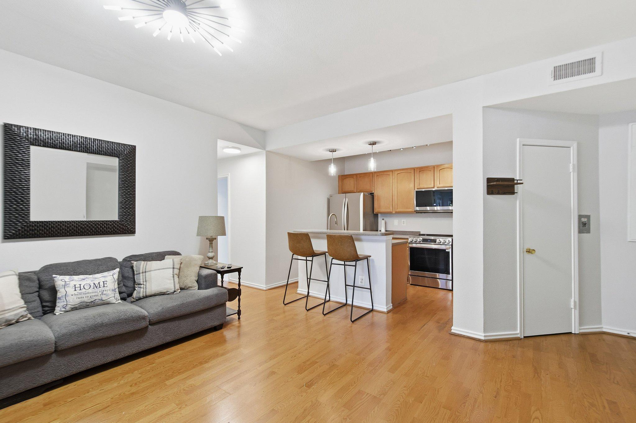 PENDERBROOK SQUARE CONDOMINIUMS - Residential