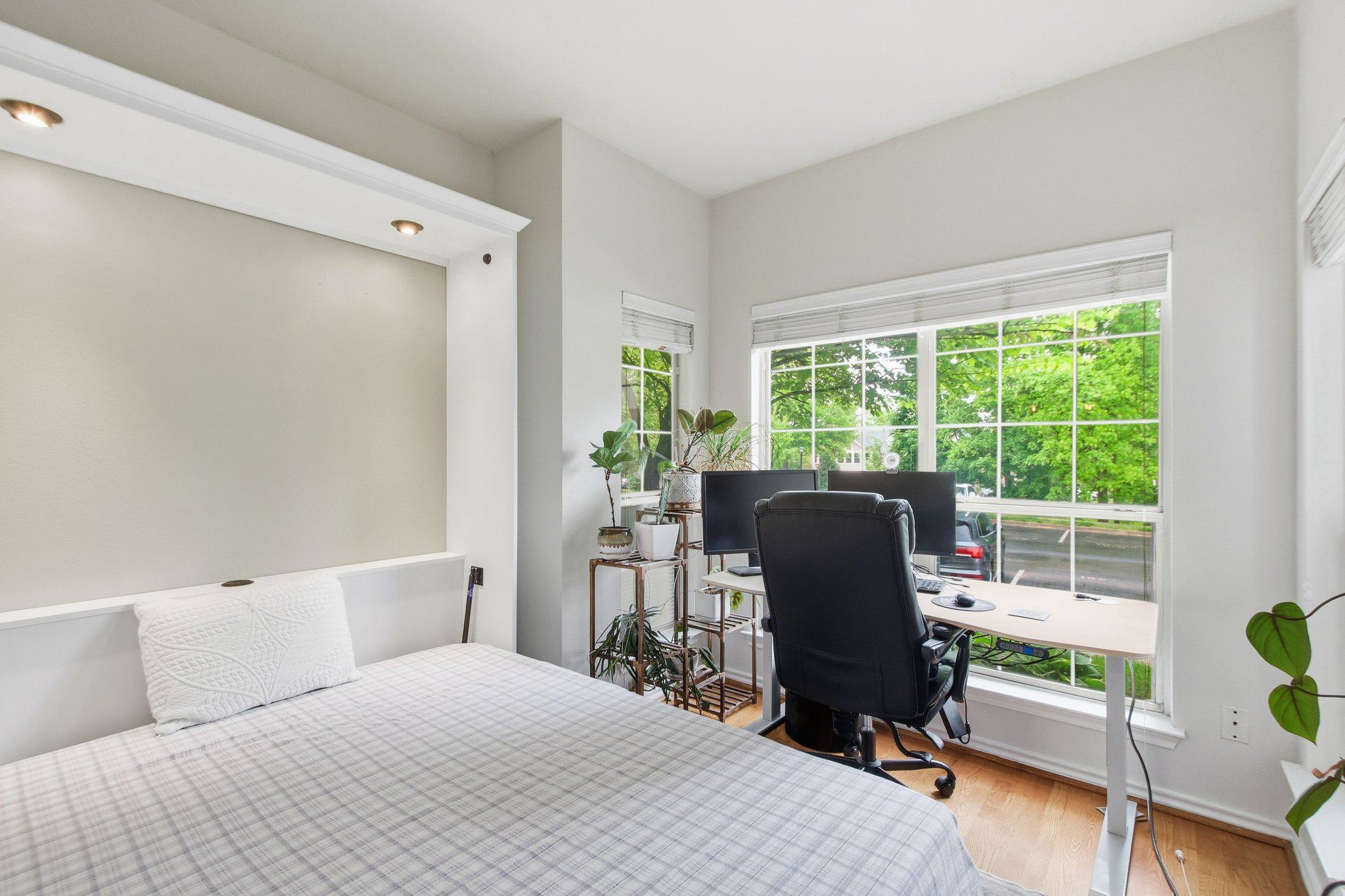 PENDERBROOK SQUARE CONDOMINIUMS - Residential