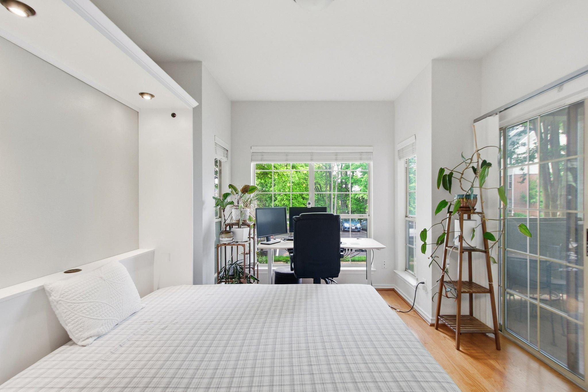 PENDERBROOK SQUARE CONDOMINIUMS - Residential