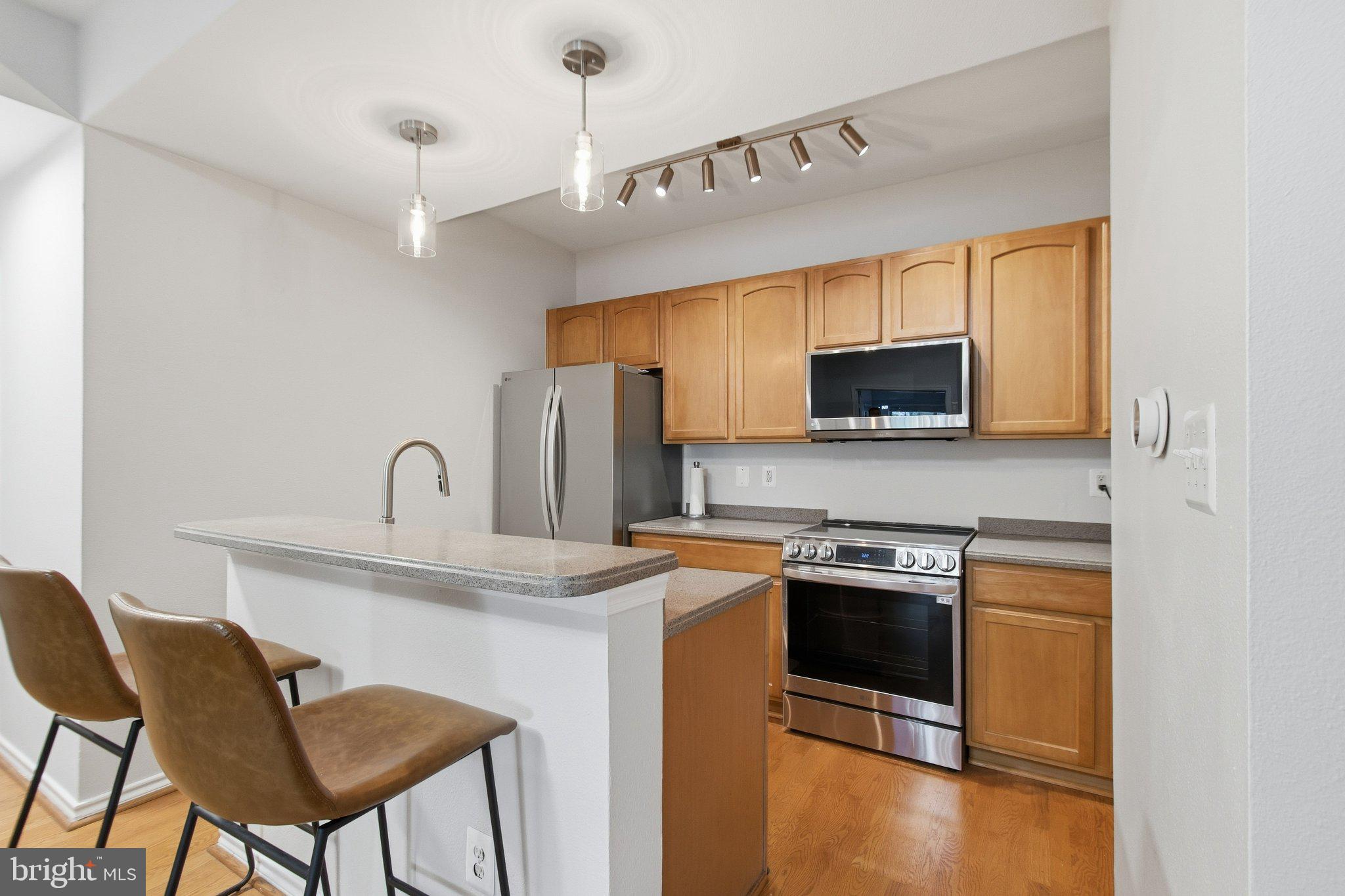 PENDERBROOK SQUARE CONDOMINIUMS - Residential