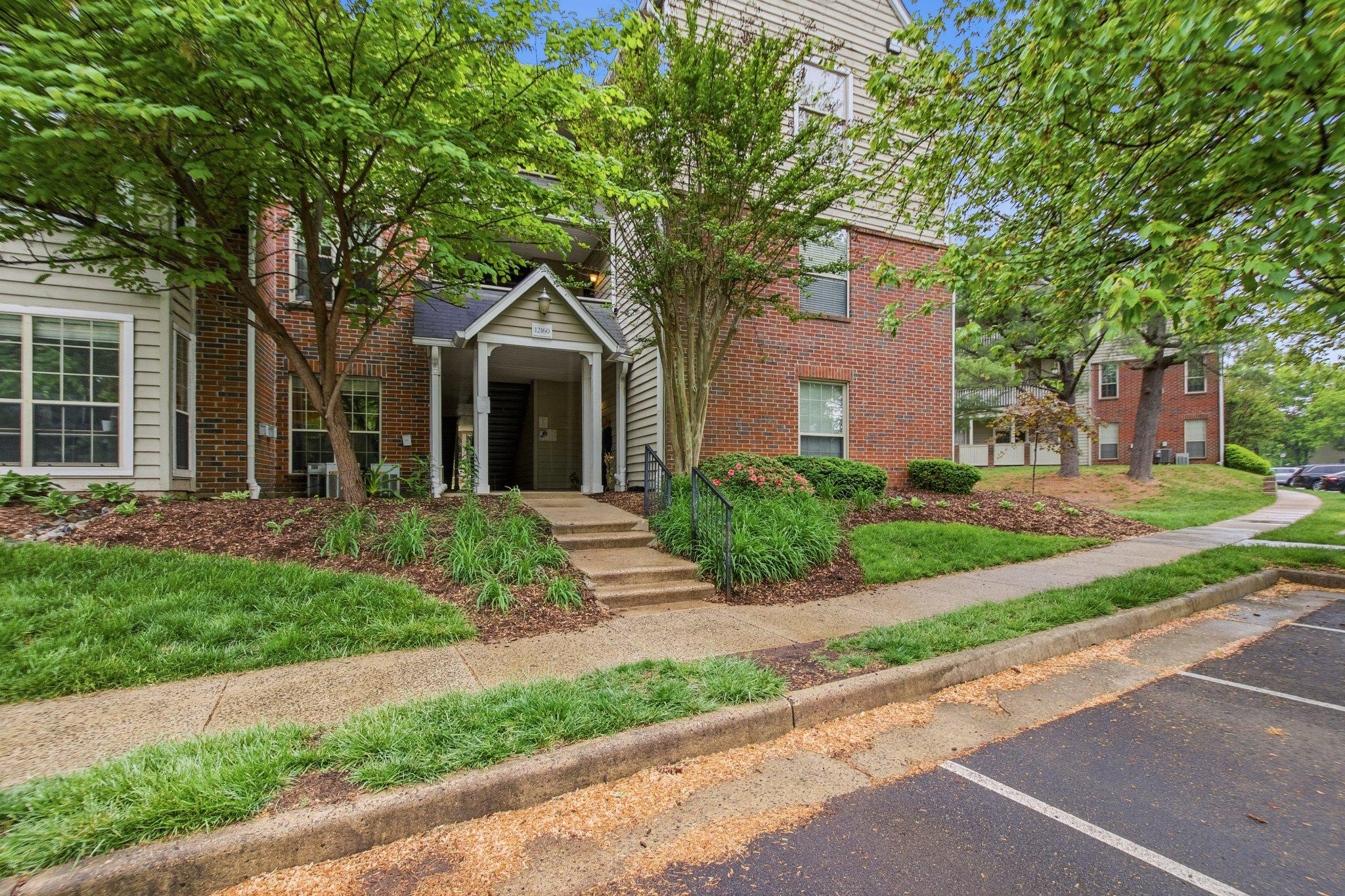 PENDERBROOK SQUARE CONDOMINIUMS - Residential