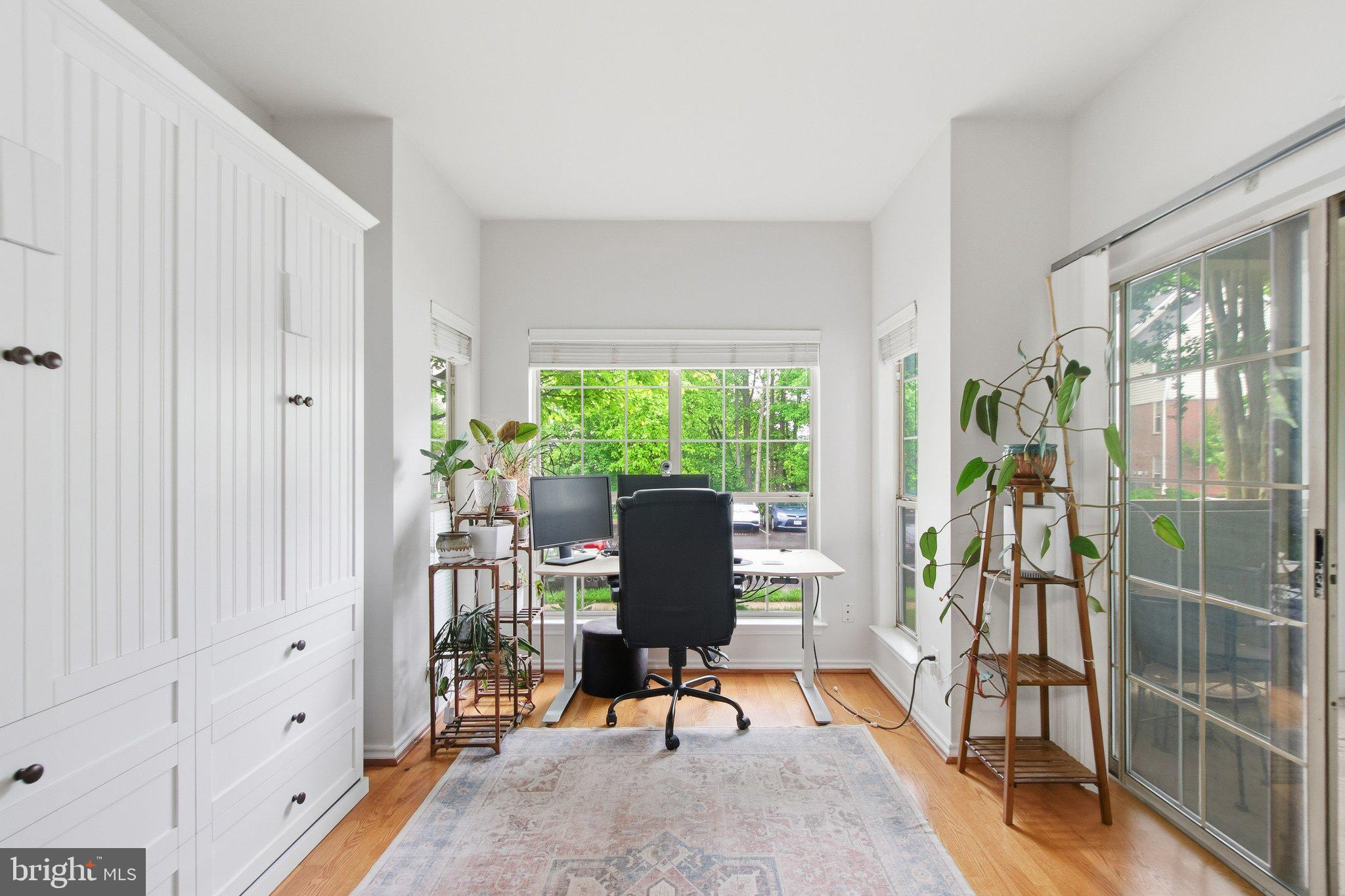 PENDERBROOK SQUARE CONDOMINIUMS - Residential