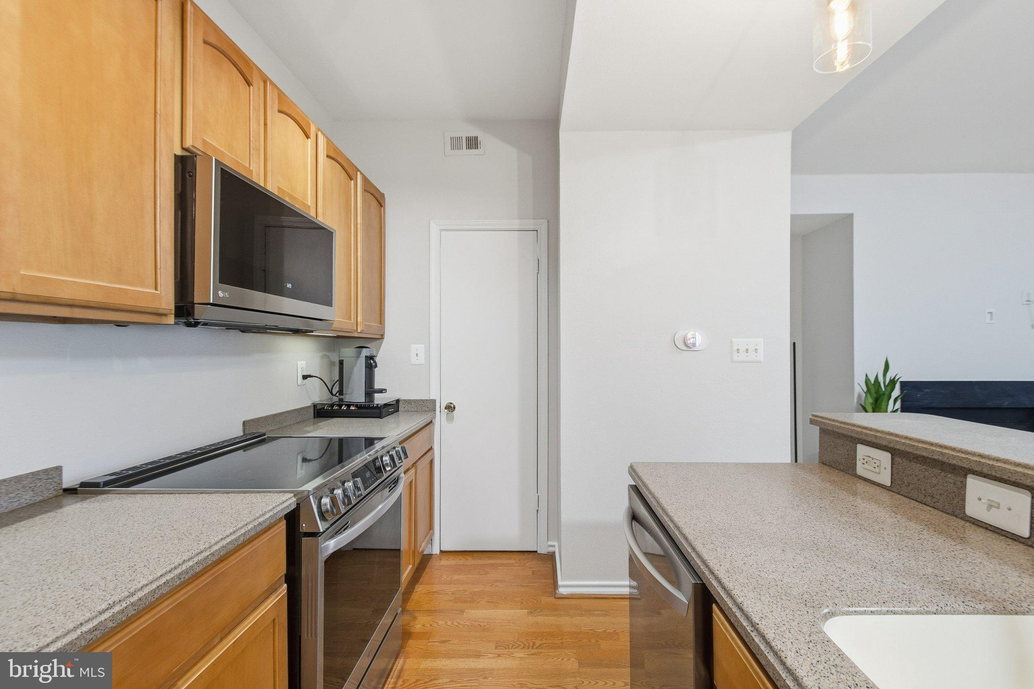 PENDERBROOK SQUARE CONDOMINIUMS - Residential