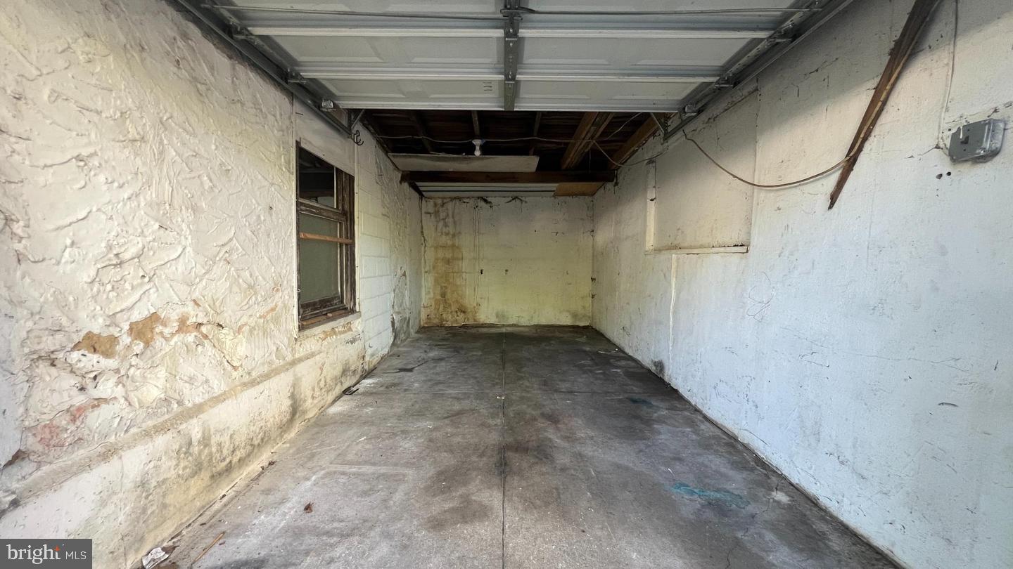 316 GERARD AVENUE ONE CAR GARAGE
