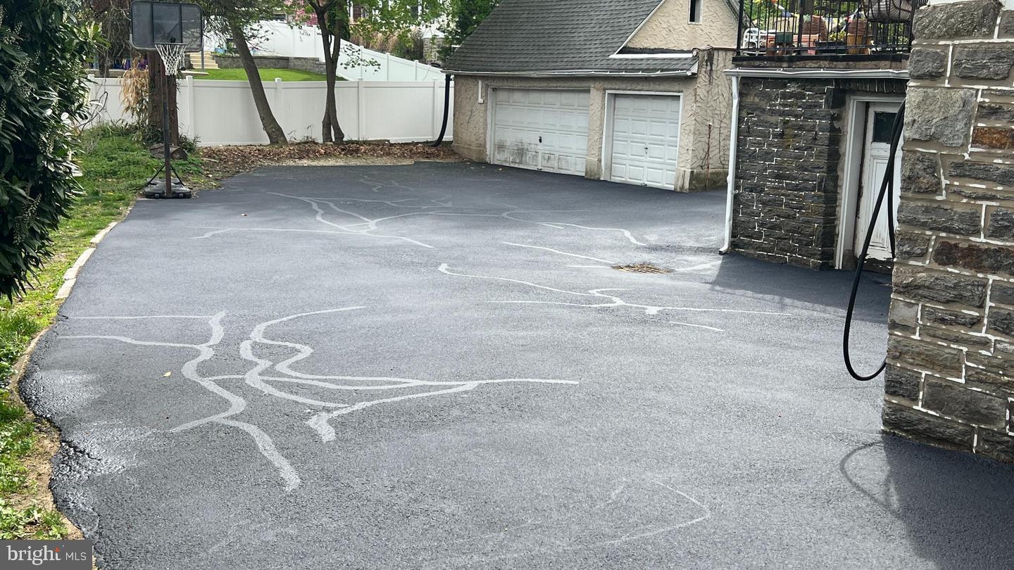 316 GERARD AVENUE ONE CAR GARAGE