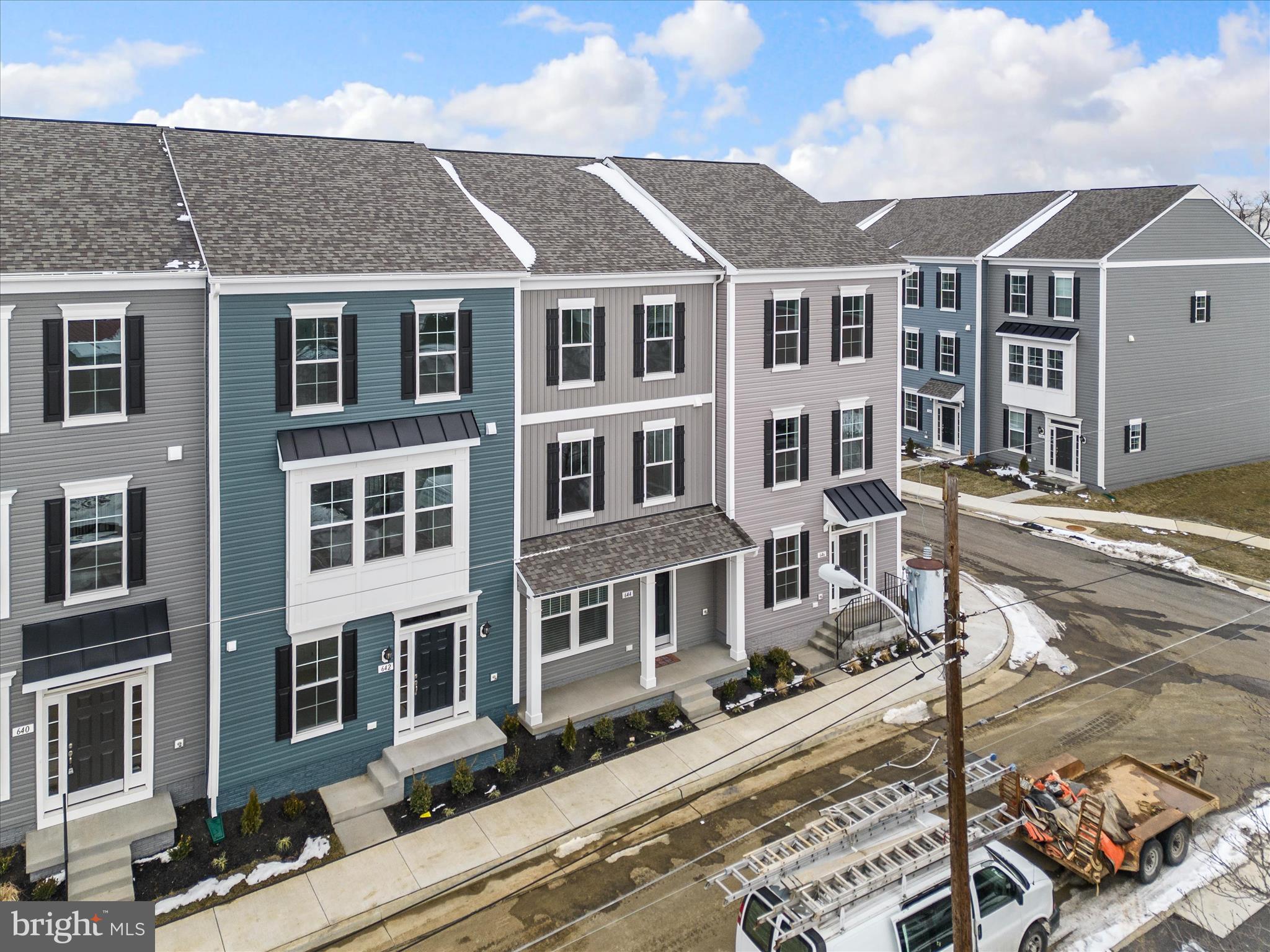 LOFTS AT CREEKSIDE - Residential Lease