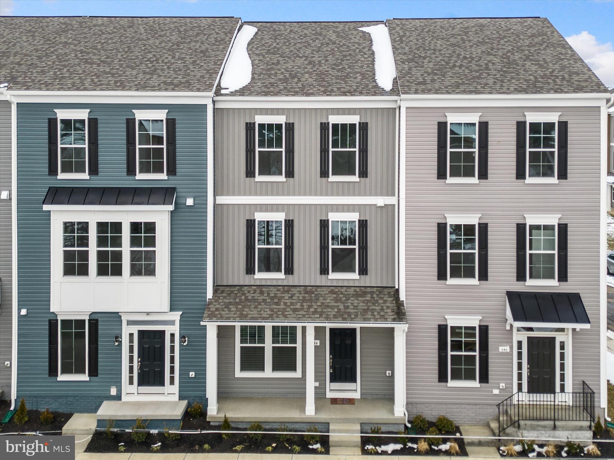 LOFTS AT CREEKSIDE - Residential Lease