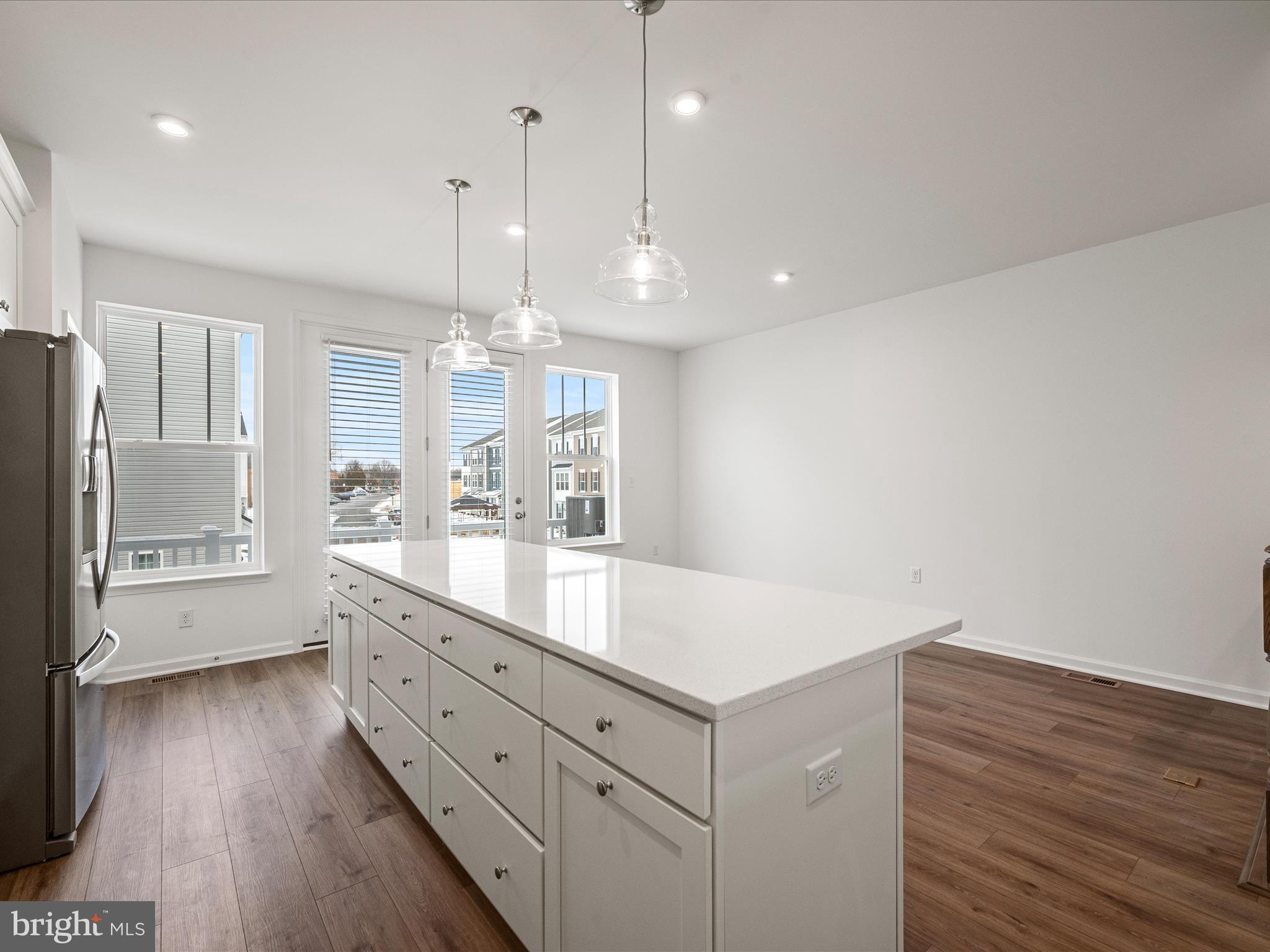 LOFTS AT CREEKSIDE - Residential Lease