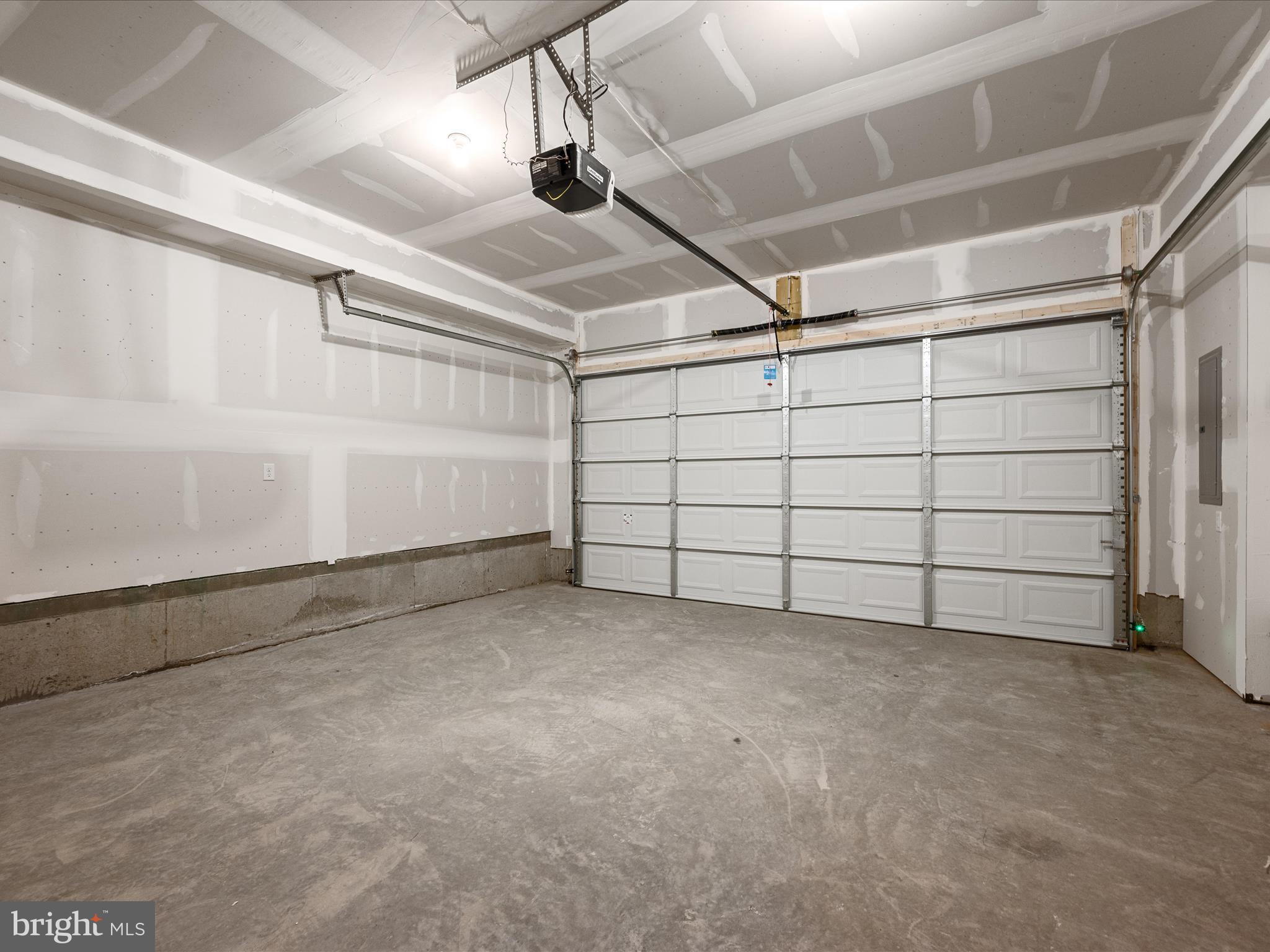 LOFTS AT CREEKSIDE - Residential Lease