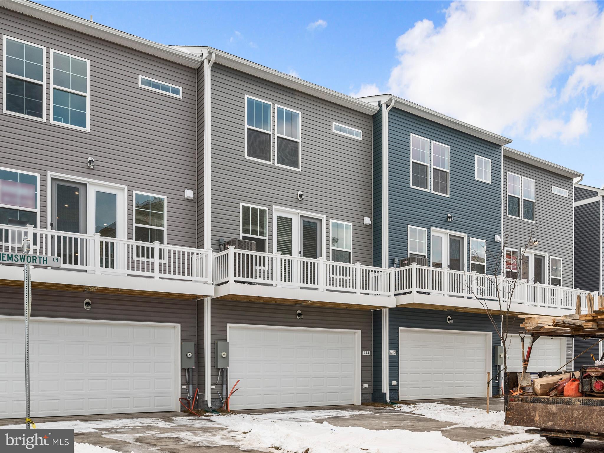 LOFTS AT CREEKSIDE - Residential Lease