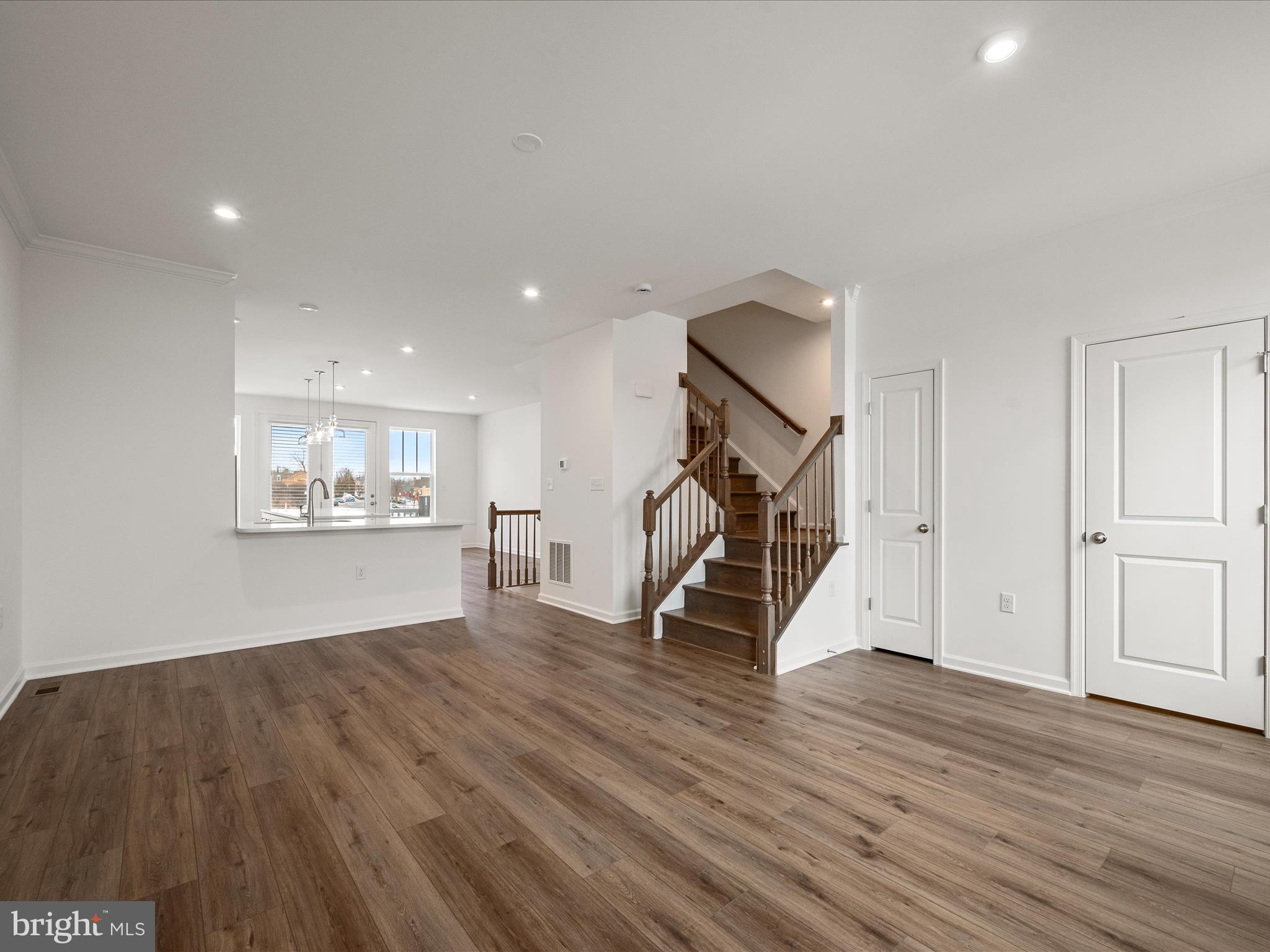 LOFTS AT CREEKSIDE - Residential Lease