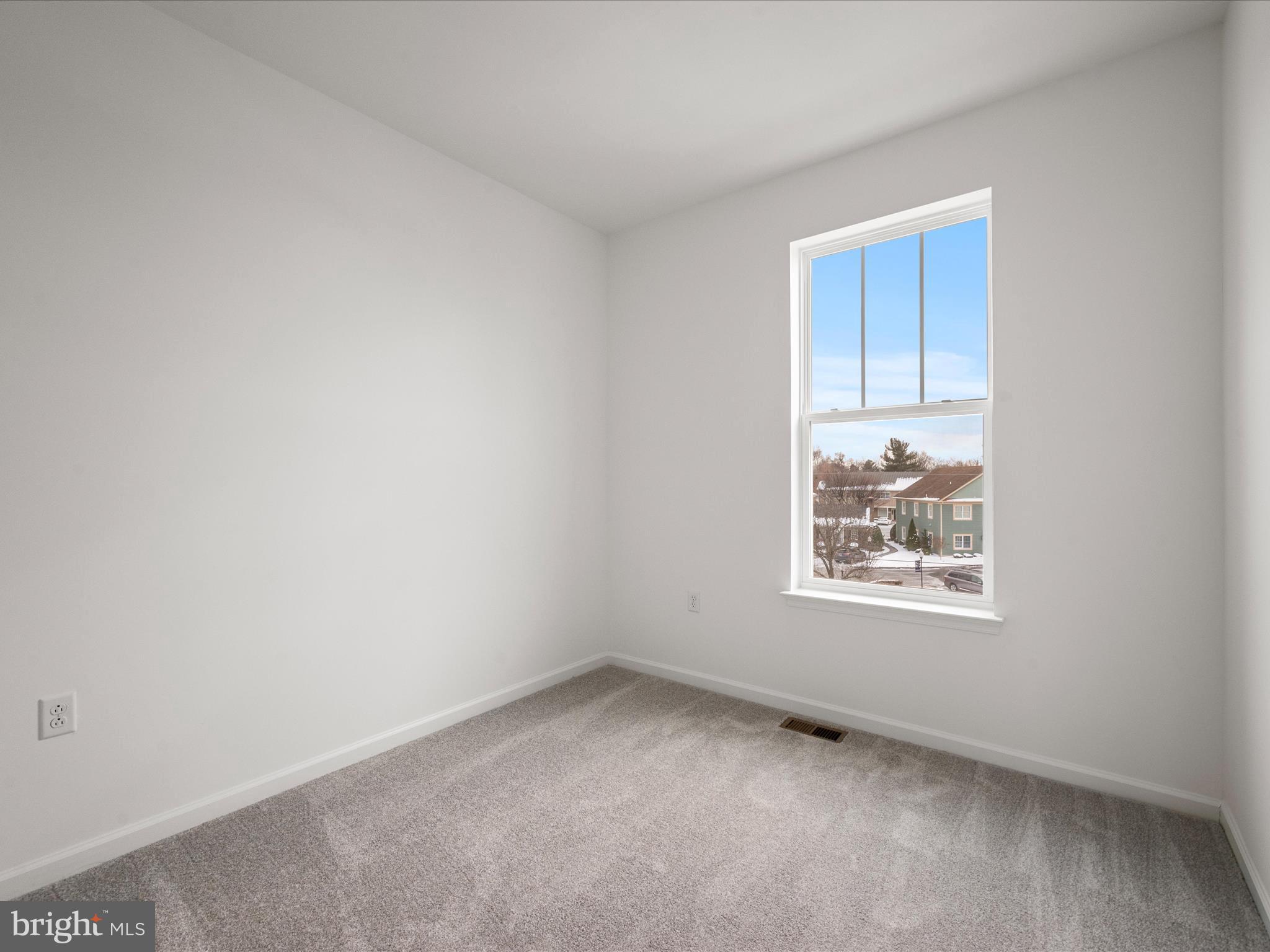 LOFTS AT CREEKSIDE - Residential Lease