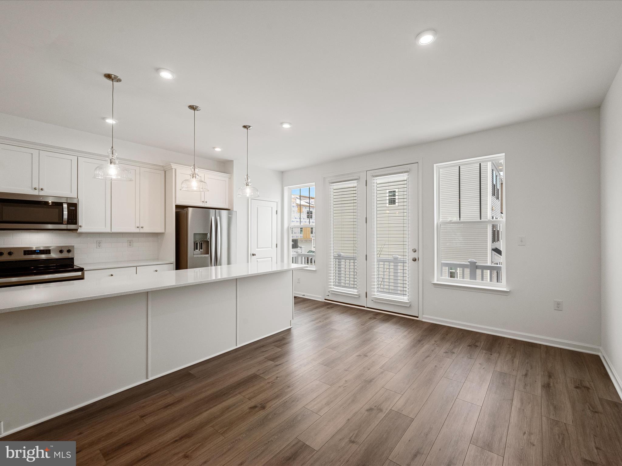 LOFTS AT CREEKSIDE - Residential Lease