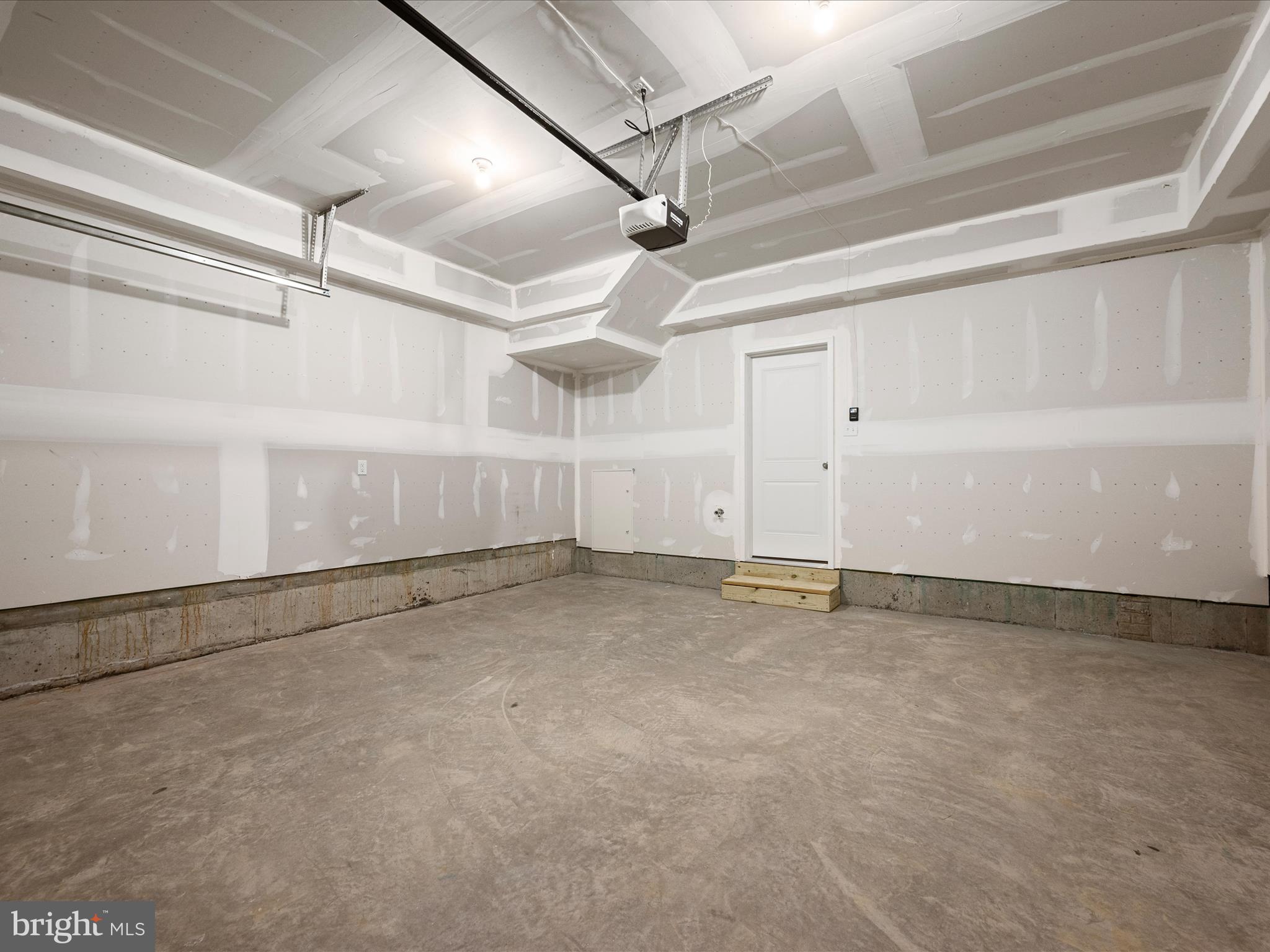 LOFTS AT CREEKSIDE - Residential Lease