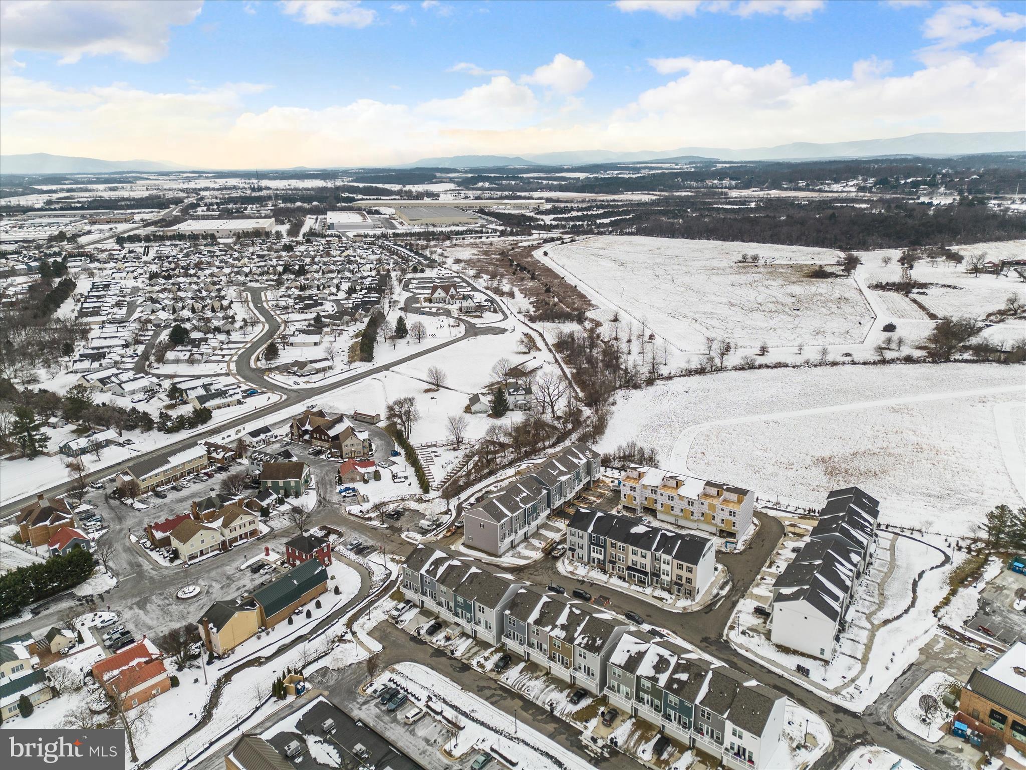 LOFTS AT CREEKSIDE - Residential Lease