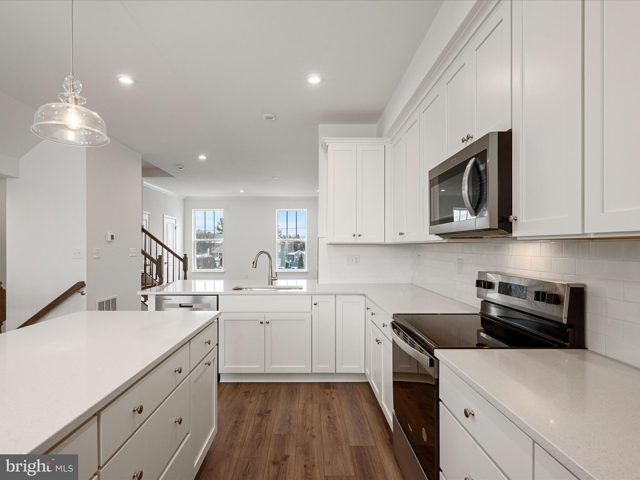 LOFTS AT CREEKSIDE - Residential Lease