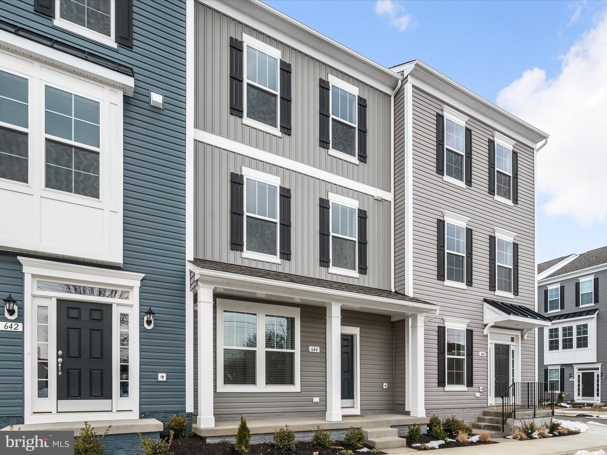 LOFTS AT CREEKSIDE - Residential Lease